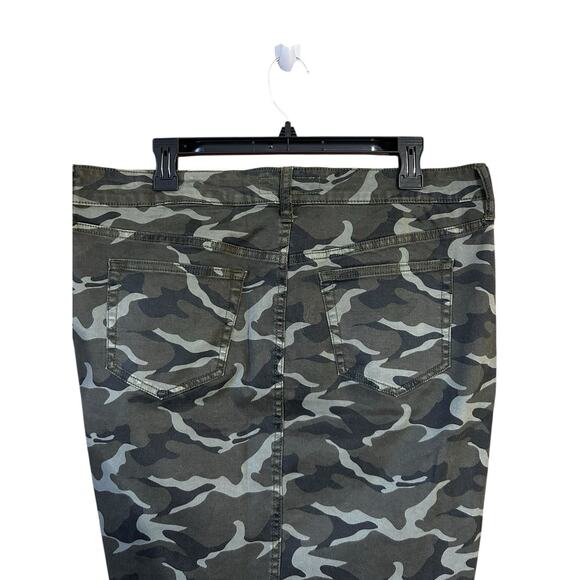 Torrid Women’s Green Camouflage Knee Length Pencil Denim Skirt Grunge Size 14 - Picture 5 of 12